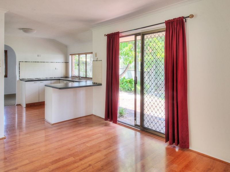 9 Bennett Drive, Regents Park QLD 4118