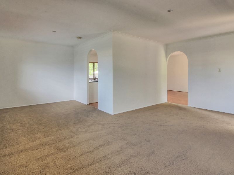 9 Bennett Drive, Regents Park QLD 4118