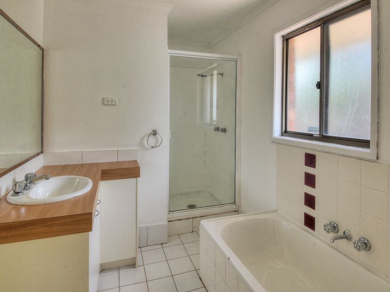 9 Bennett Drive, Regents Park QLD 4118