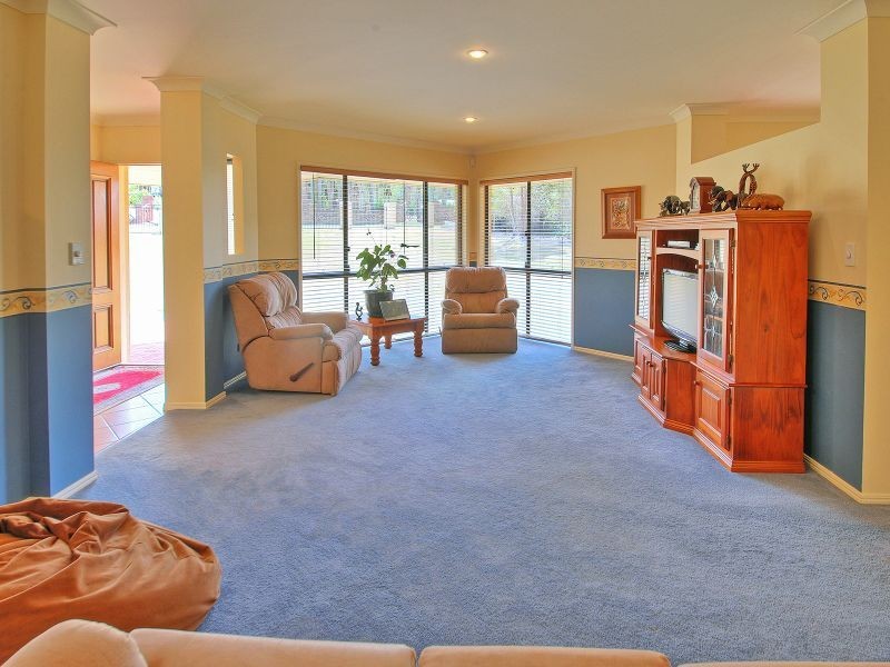 56 Holyrood Court, Munruben QLD 4125