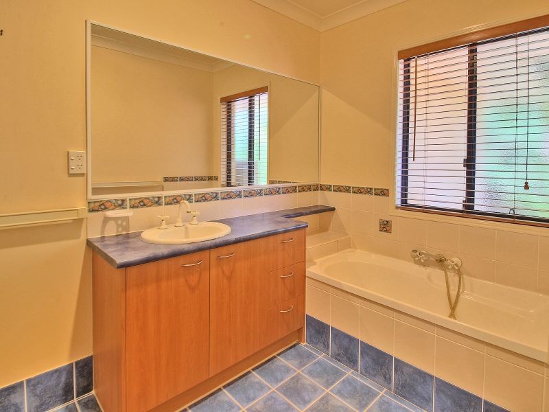 56 Holyrood Court, Munruben QLD 4125