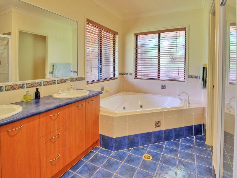 56 Holyrood Court, Munruben QLD 4125