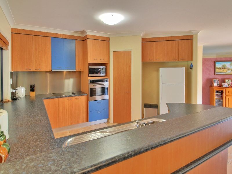 56 Holyrood Court, Munruben QLD 4125