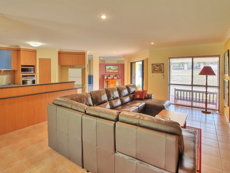 56 Holyrood Court, Munruben QLD 4125