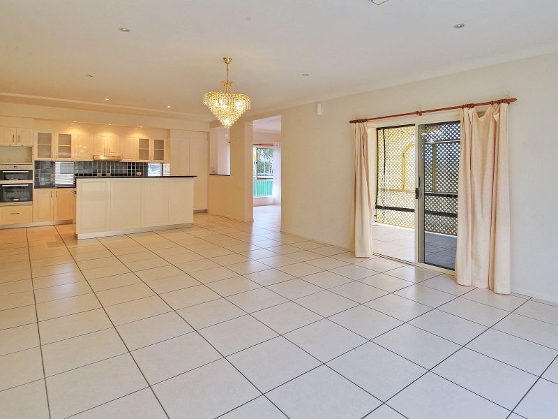 16 Cornell Close, Regents Park QLD 4118