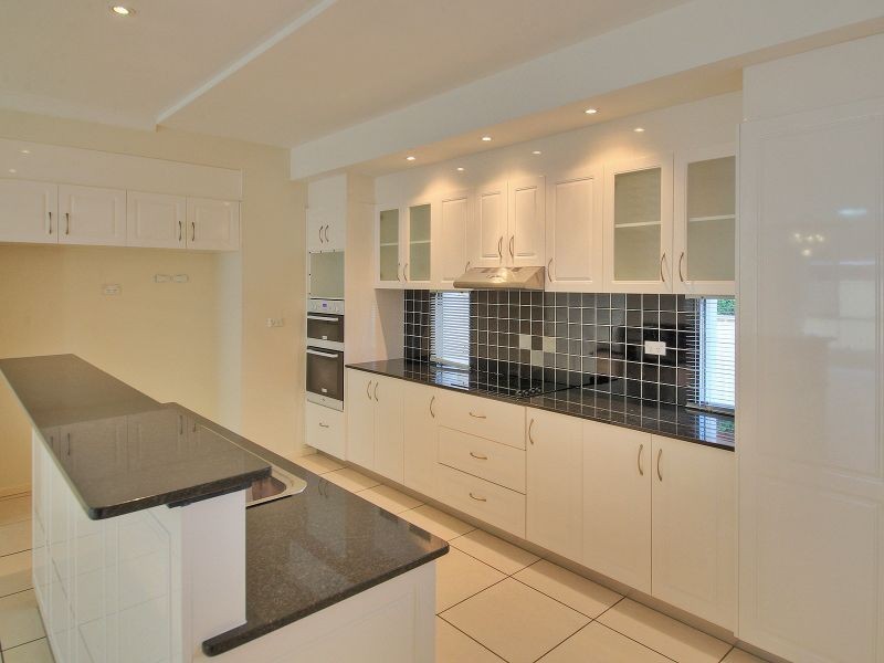 16 Cornell Close, Regents Park QLD 4118