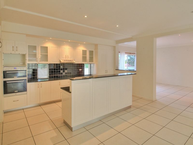 16 Cornell Close, Regents Park QLD 4118
