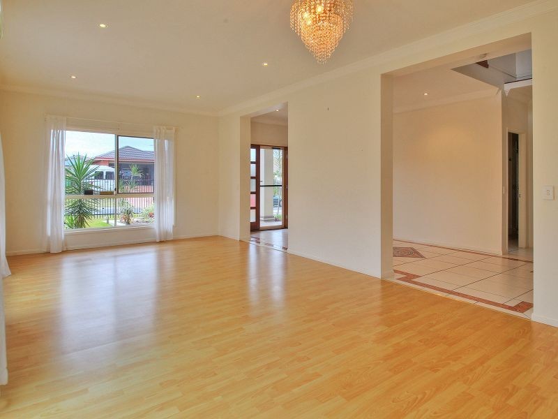 16 Cornell Close, Regents Park QLD 4118