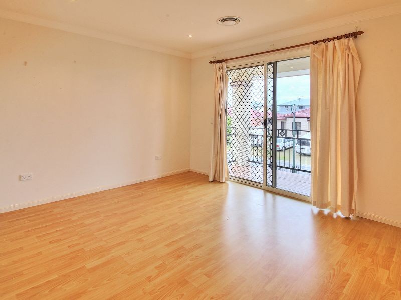 16 Cornell Close, Regents Park QLD 4118