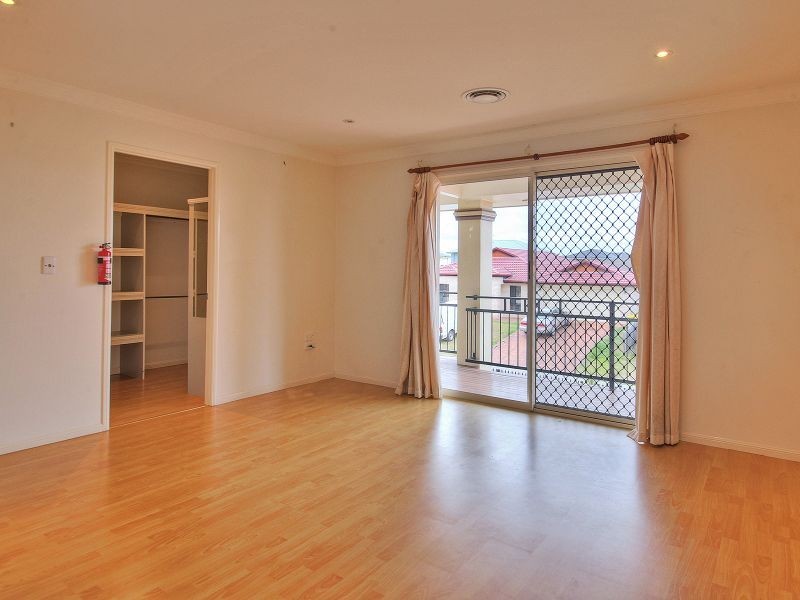 16 Cornell Close, Regents Park QLD 4118