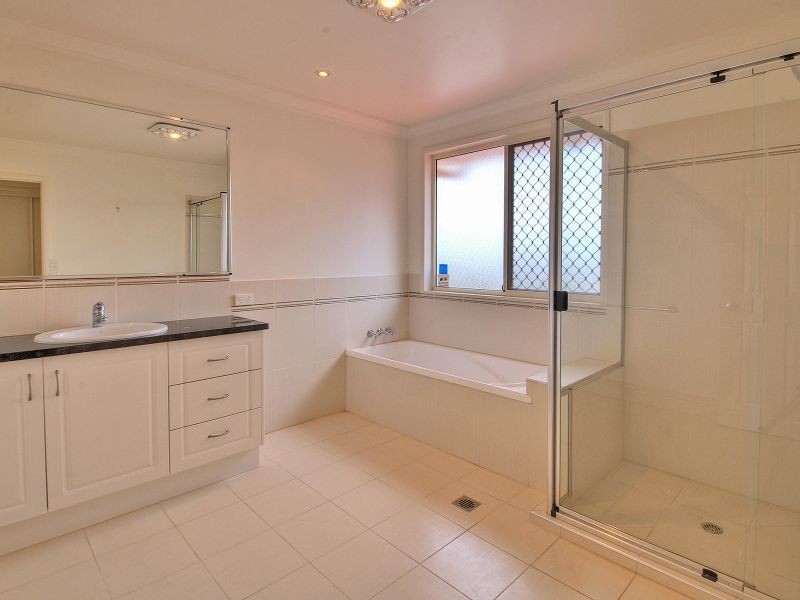 16 Cornell Close, Regents Park QLD 4118