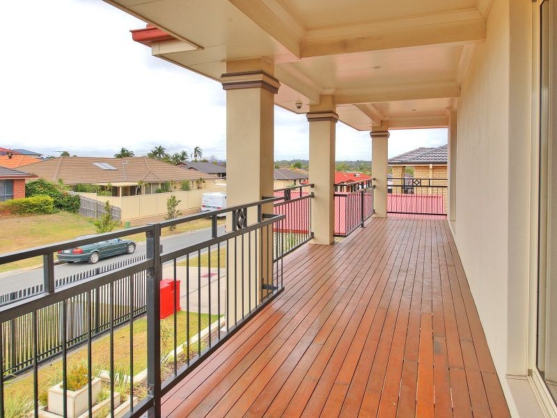 16 Cornell Close, Regents Park QLD 4118