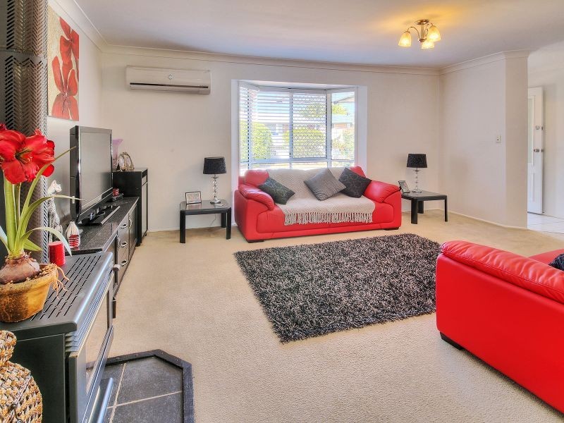 17 Carlos Street, Hillcrest QLD 4118