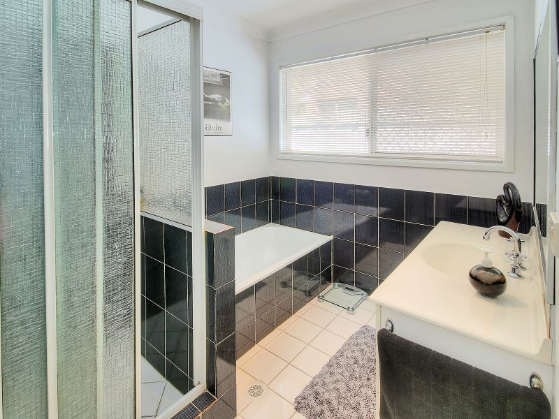 17 Carlos Street, Hillcrest QLD 4118