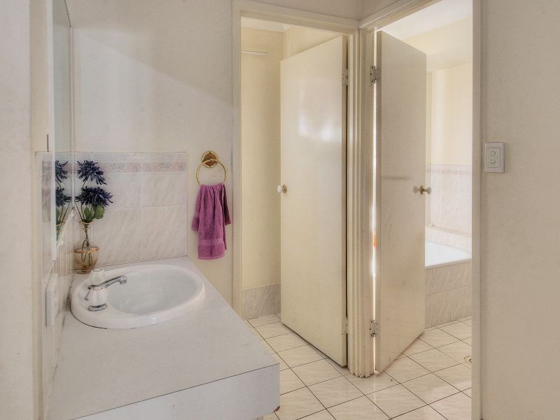 17 Ethion Drive, Regents Park QLD 4118