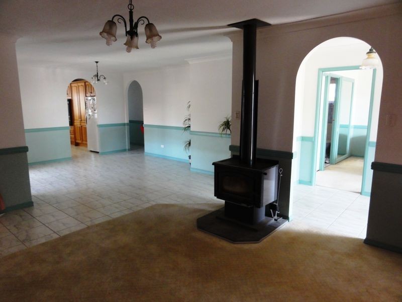 11 Stangate Street, Hillcrest QLD 4118