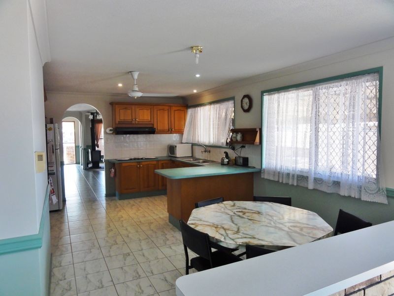 11 Stangate Street, Hillcrest QLD 4118