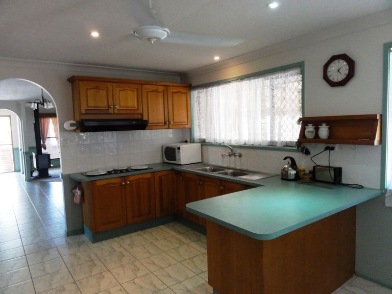 11 Stangate Street, Hillcrest QLD 4118