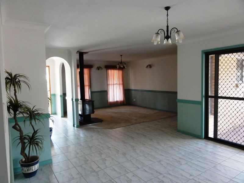 11 Stangate Street, Hillcrest QLD 4118