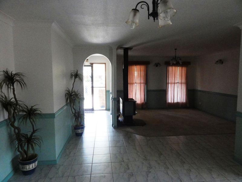 11 Stangate Street, Hillcrest QLD 4118