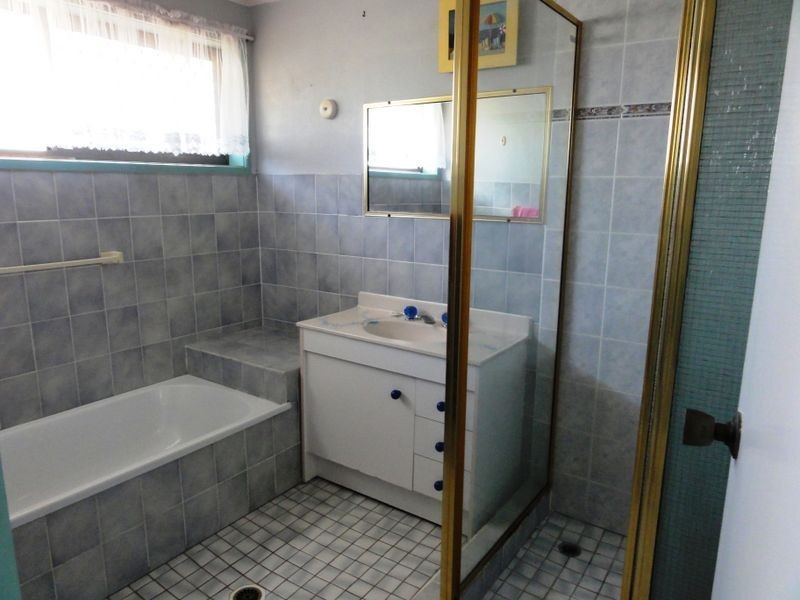 11 Stangate Street, Hillcrest QLD 4118