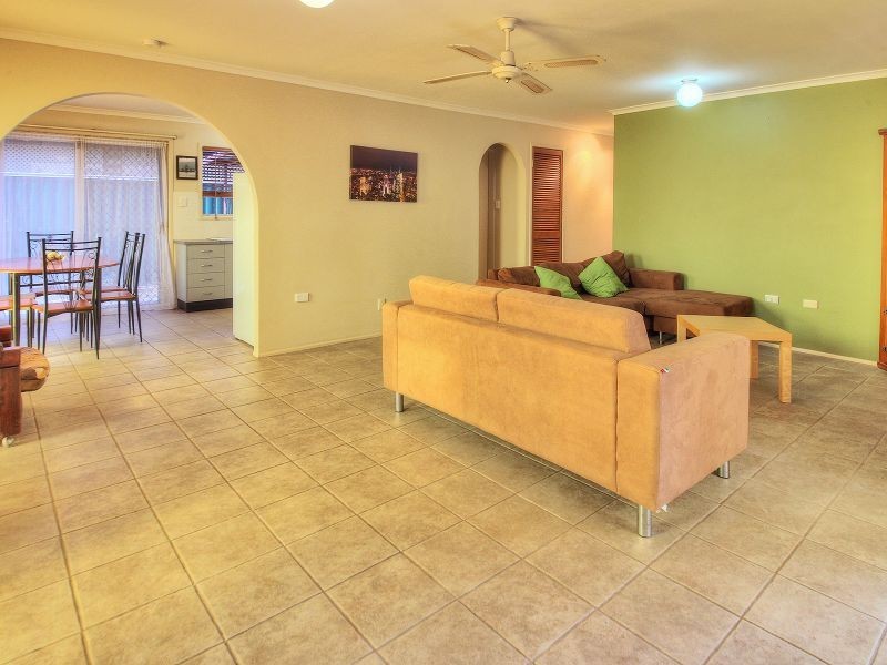 88 Conifer Street, Hillcrest QLD 4118