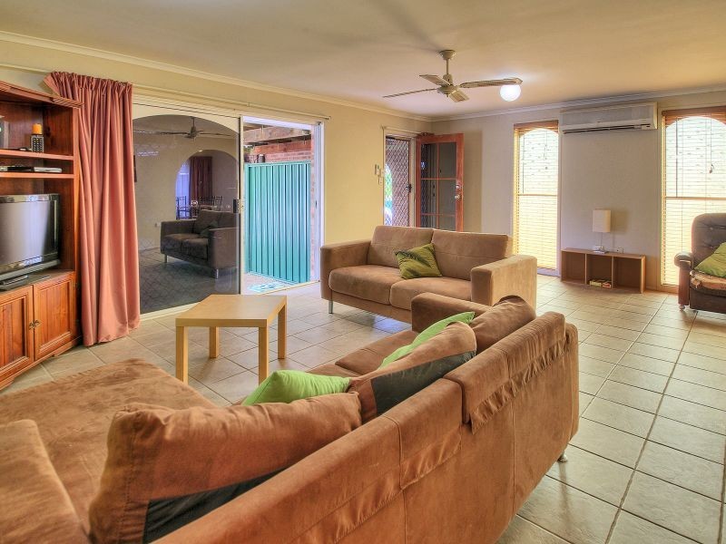 88 Conifer Street, Hillcrest QLD 4118