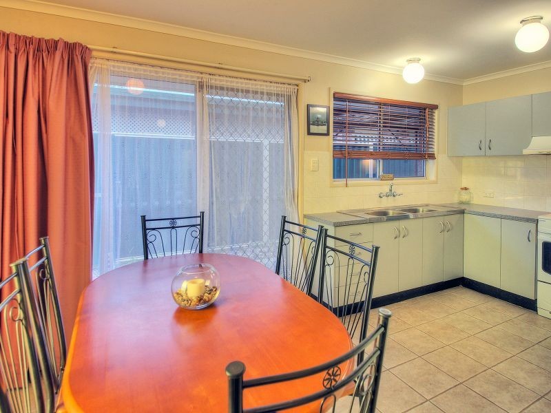 88 Conifer Street, Hillcrest QLD 4118