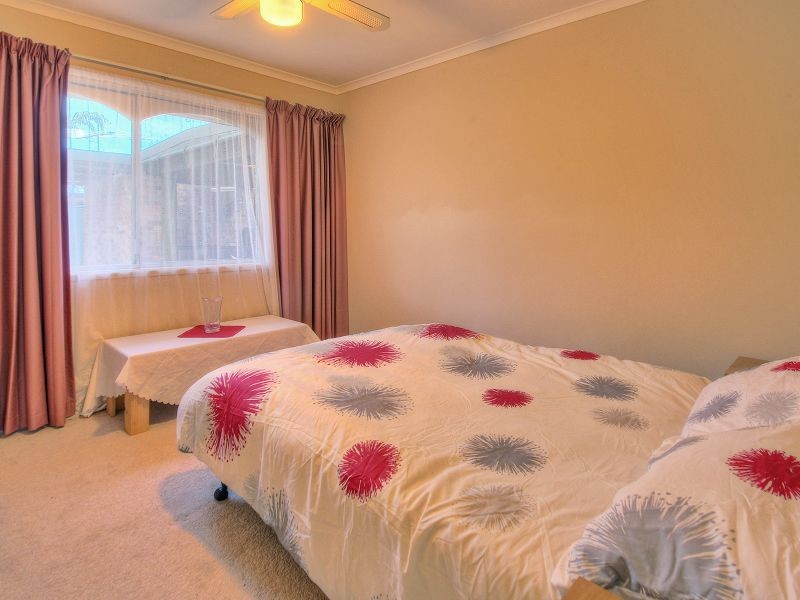 88 Conifer Street, Hillcrest QLD 4118