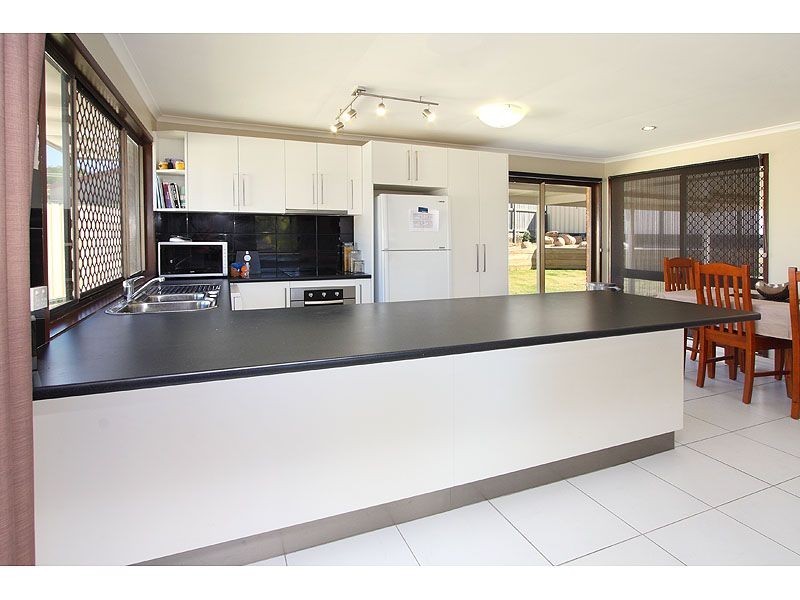 85 Vansittart Rd, Regents Park QLD 4118