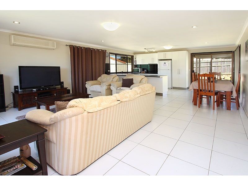 85 Vansittart Rd, Regents Park QLD 4118