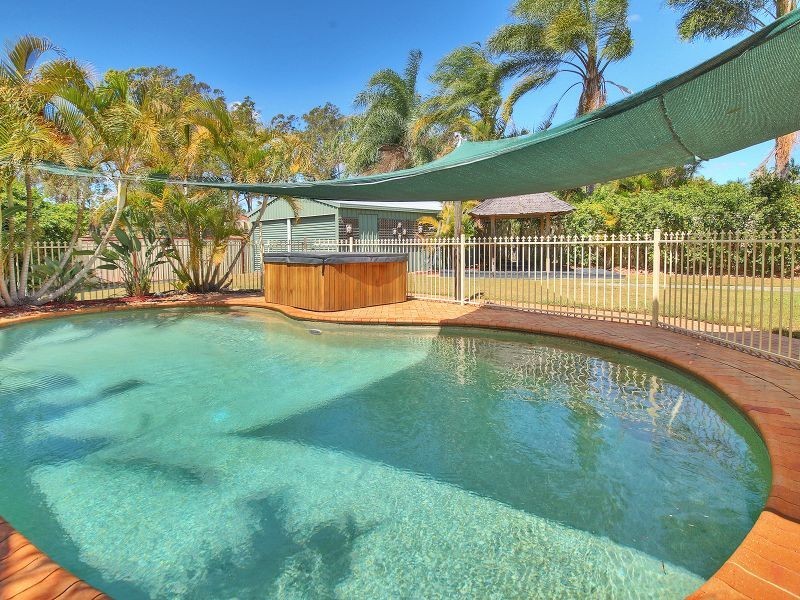16 Owens Crescent, Regents Park QLD 4118