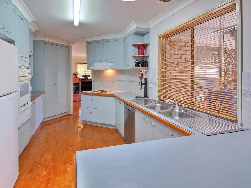 16 Owens Crescent, Regents Park QLD 4118