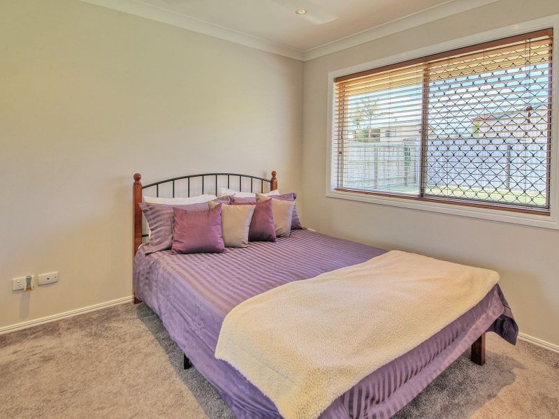 21 Silvertop Street, Hillcrest QLD 4118