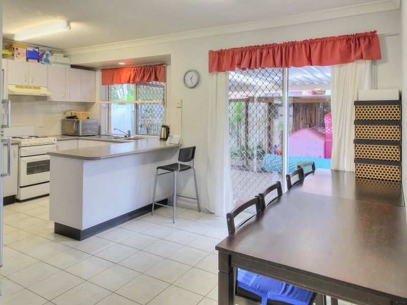 1A – 1B Helmet Court, Hillcrest QLD 4118