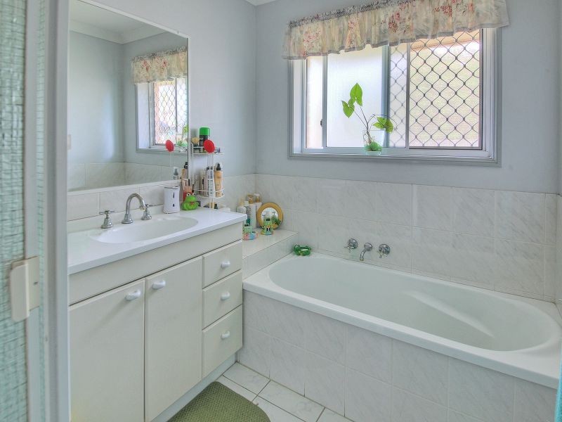 1A – 1B Helmet Court, Hillcrest QLD 4118