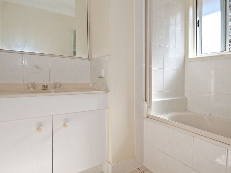 25 Calder Court, Crestmead QLD 4132