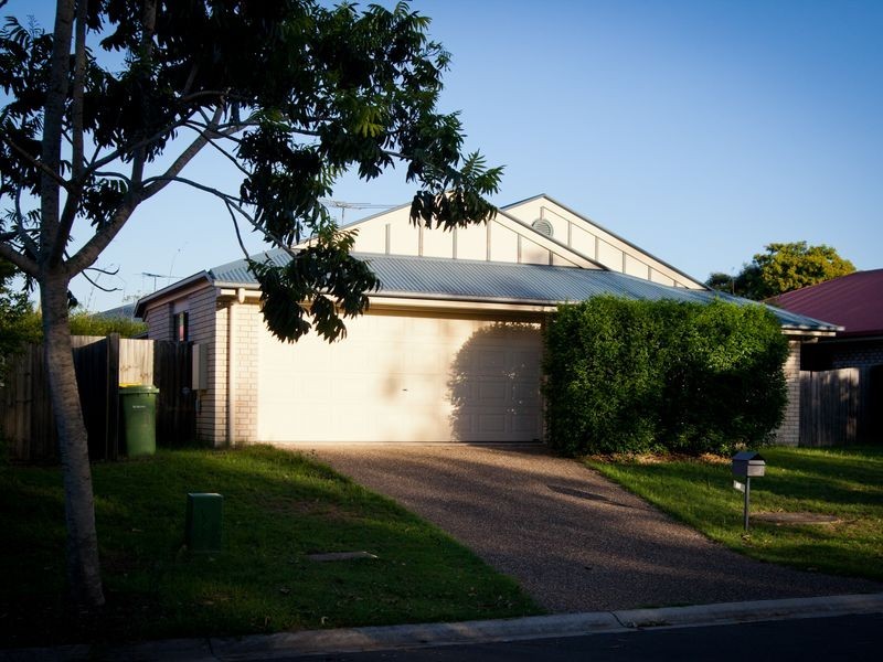 16 Pidgeon Boulevard, Crestmead QLD 4132