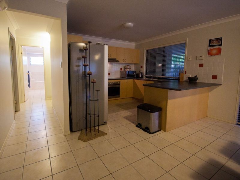 16 Pidgeon Boulevard, Crestmead QLD 4132