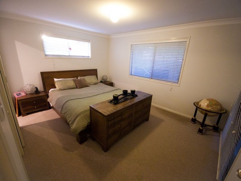 16 Pidgeon Boulevard, Crestmead QLD 4132