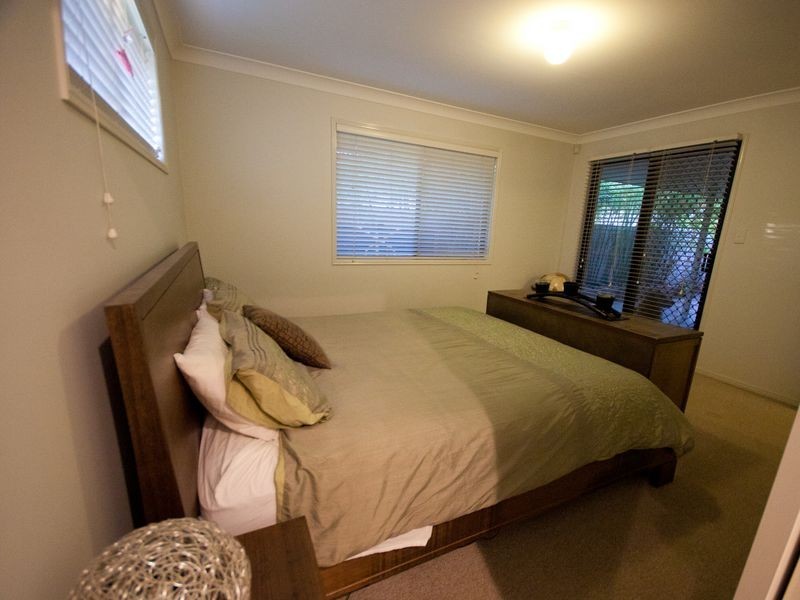 16 Pidgeon Boulevard, Crestmead QLD 4132