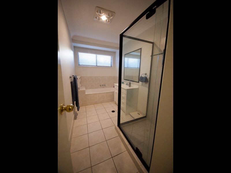 16 Pidgeon Boulevard, Crestmead QLD 4132