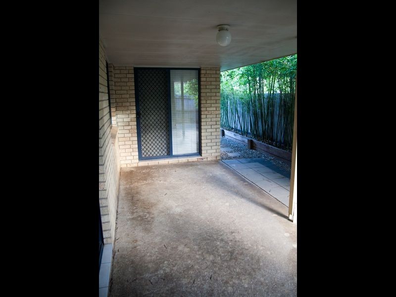 16 Pidgeon Boulevard, Crestmead QLD 4132