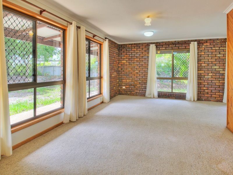 16 Clover Court, Regents Park QLD 4118