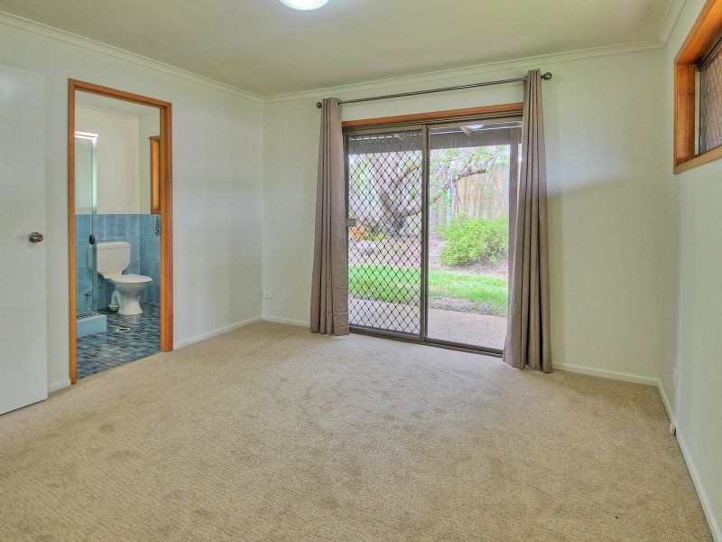 16 Clover Court, Regents Park QLD 4118