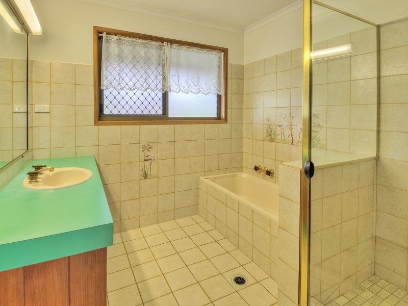 16 Clover Court, Regents Park QLD 4118