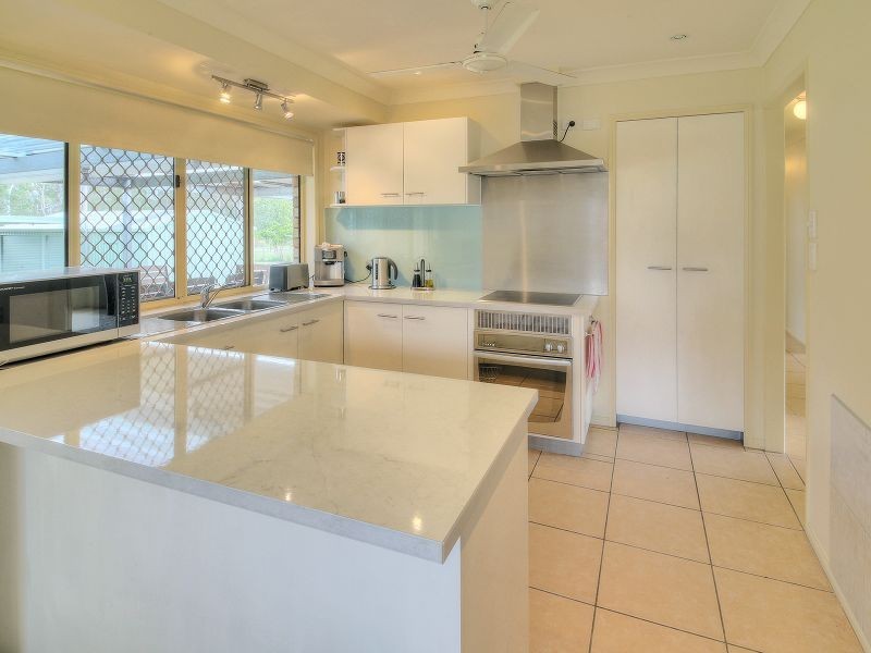 42 Durham Court, Park Ridge South QLD 4125