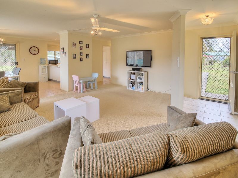 42 Durham Court, Park Ridge South QLD 4125