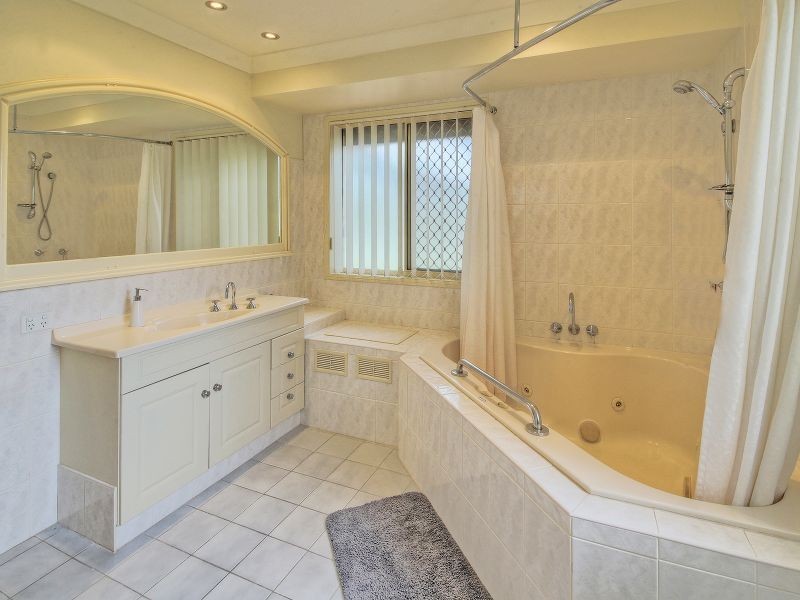 42 Durham Court, Park Ridge South QLD 4125