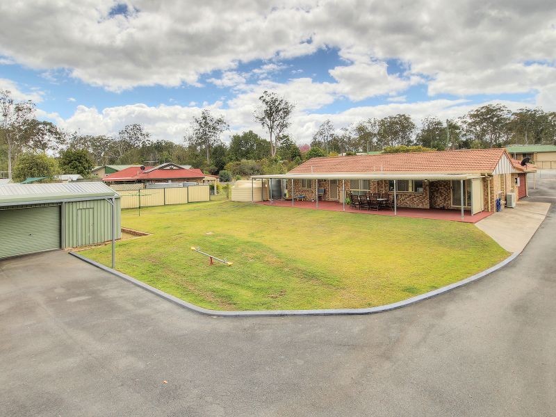 42 Durham Court, Park Ridge South QLD 4125